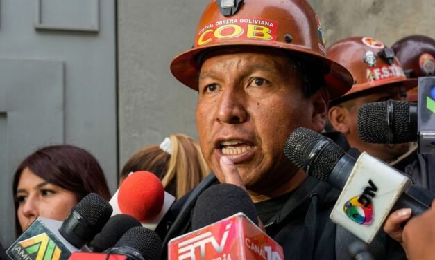 El teatro de cada abril: La COB se ofende, patea el tablero y anuncia paro de 48 horas por el salario