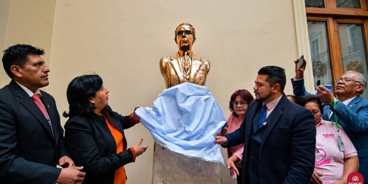 Restituyen el busto del expresidente Víctor Paz Estenssoro en la Asamblea Legislativa Plurinacional