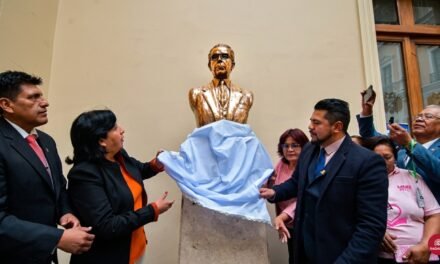 Restituyen el busto del expresidente Víctor Paz Estenssoro en la Asamblea Legislativa Plurinacional