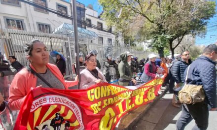 El Magisterio va al paro: Exigen incremento salarial mientras la calidad educativa boliviana sigue aplazada