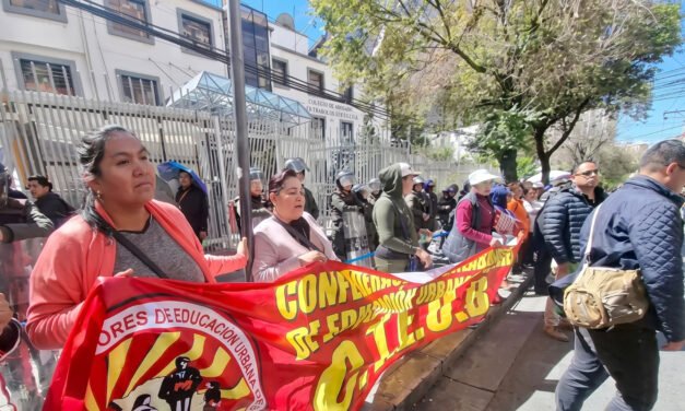 El Magisterio va al paro: Exigen incremento salarial mientras la calidad educativa boliviana sigue aplazada